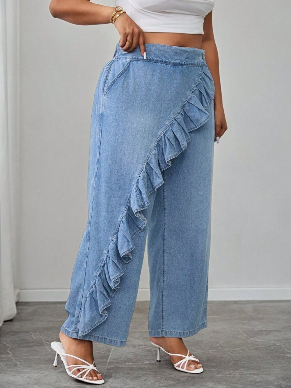 Light Wash Casual Women's Plus Size Ruffled detailed Denim Jeans - Picture 4 of 6